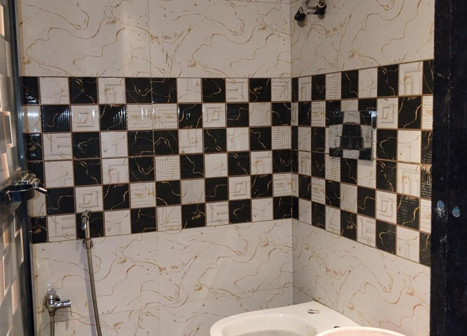 Hostel Bhumi Near Us Embassy Bkc Only Males *