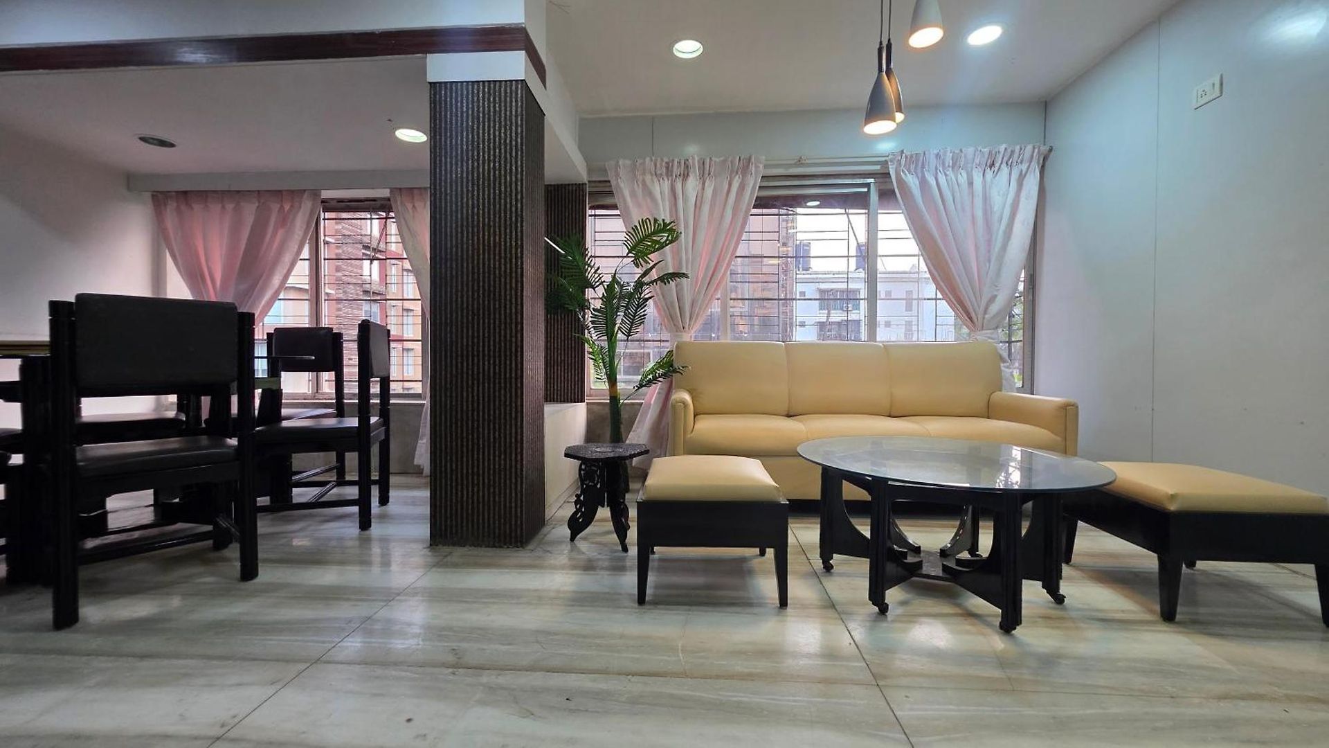 Apartment Serenity - 2 Bedroom Mumbai