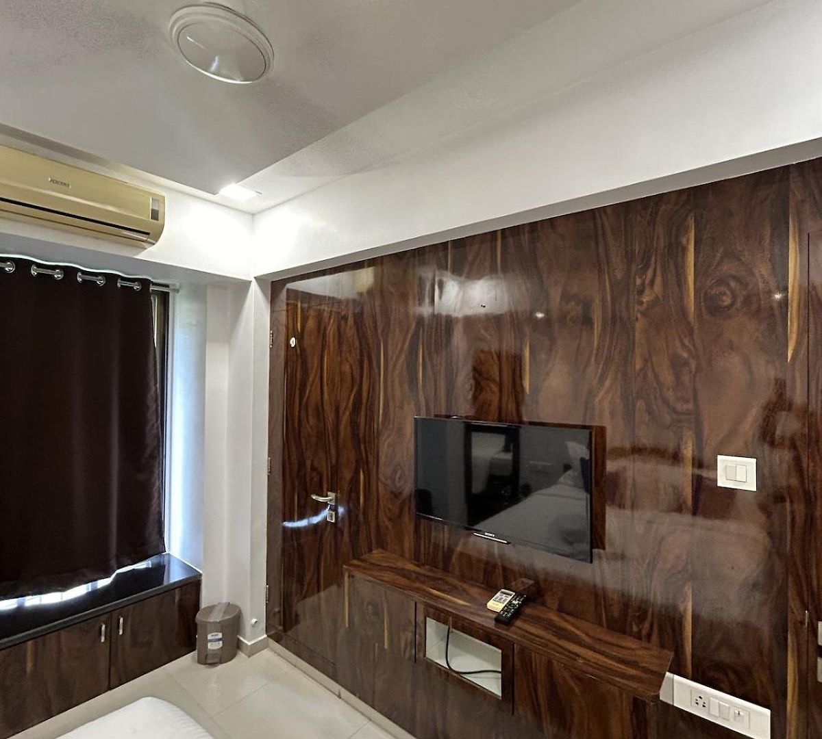 Apartment Raut No 1 1bhk Hiranandani Powai