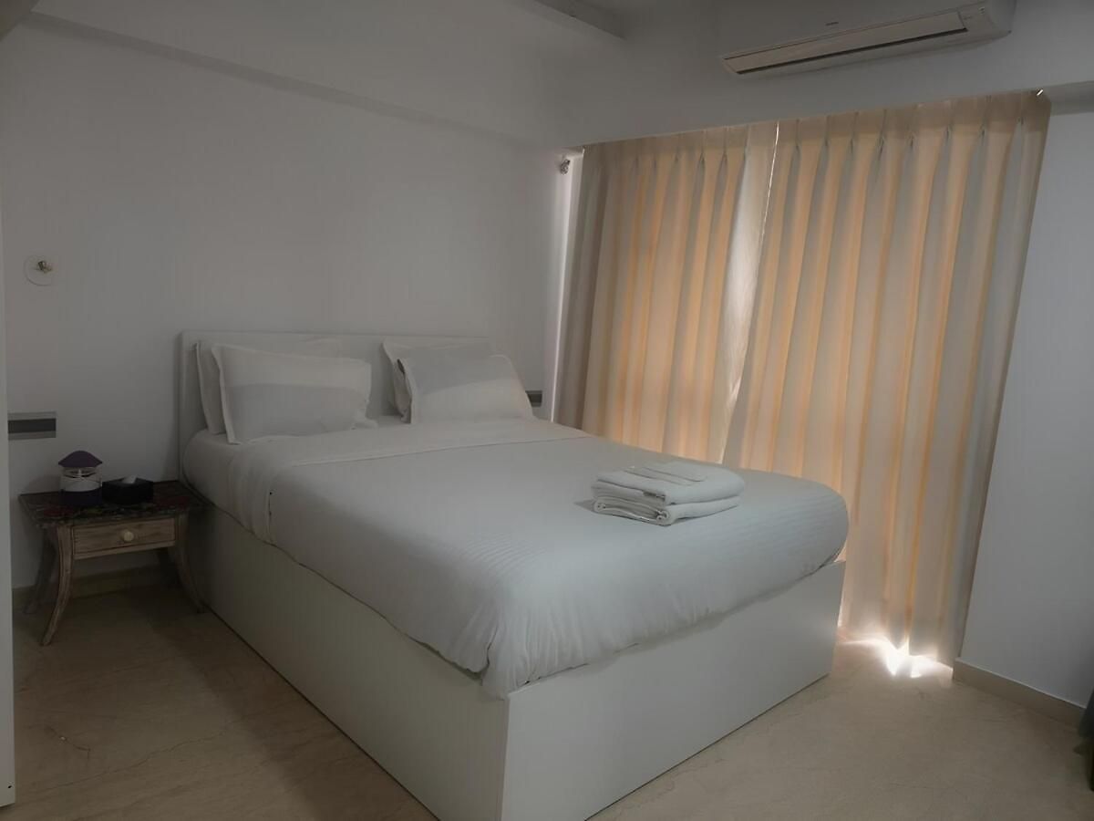 Marbella Near Bkc Pool, Wi-fi, Kitchen Apartment