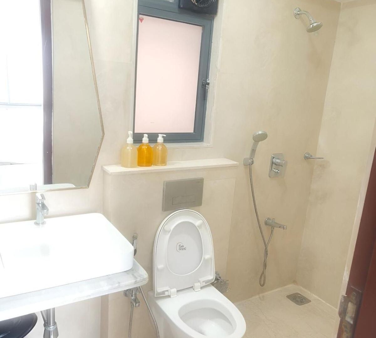 Marbella Near Bkc Pool, Wi-fi, Kitchen Apartment *