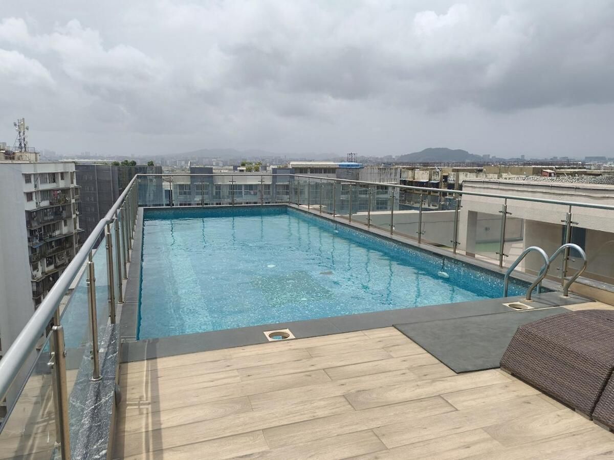 Marbella Near Bkc Pool, Wi-fi, Kitchen Mumbai