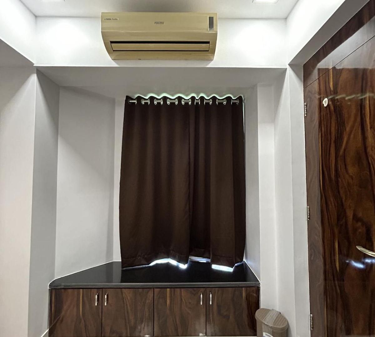 Raut No 1 1bhk Hiranandani Powai Apartment Mumbai
