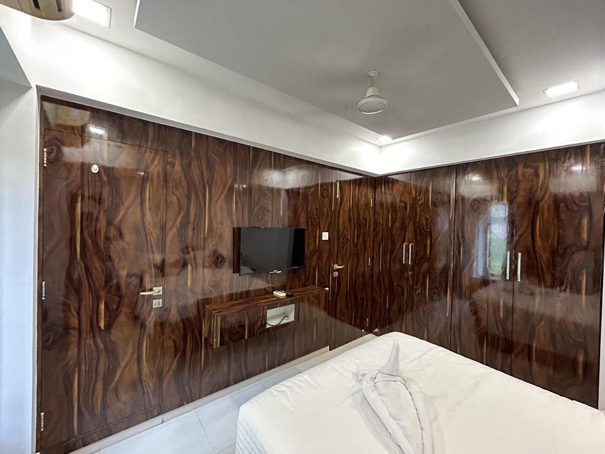 Apartment Raut No 1 1bhk Hiranandani Powai *