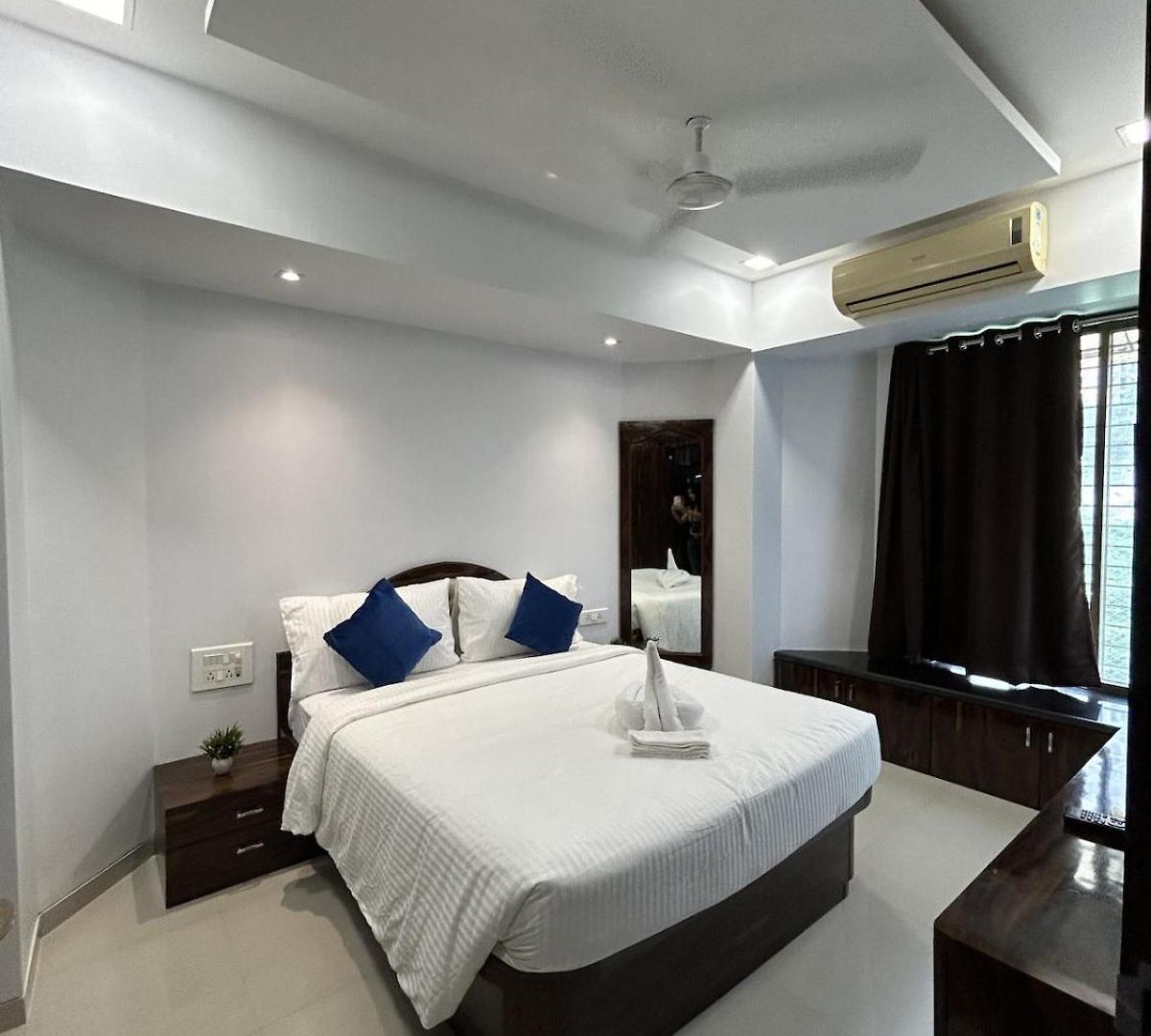 Raut No 1 1bhk Hiranandani Powai Mumbai