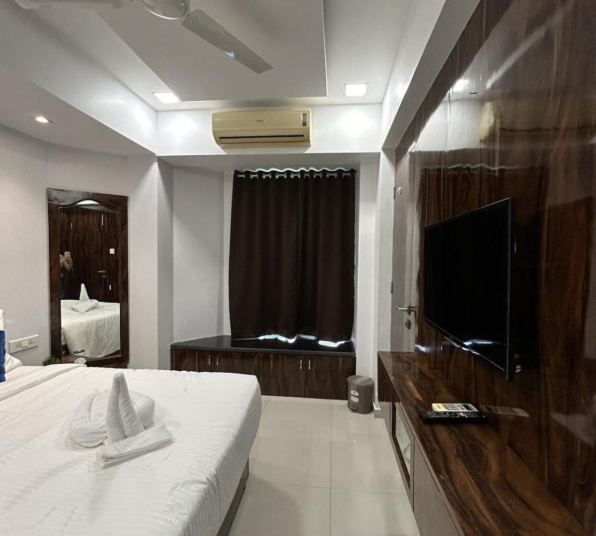 Raut No 1 1bhk Hiranandani Powai Mumbai
