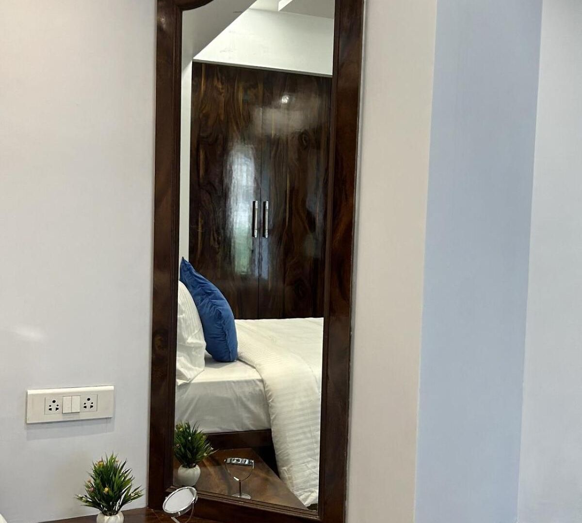 Raut No 1 1bhk Hiranandani Powai * Mumbai