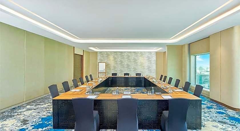 Hotel Novotel International Airport 5*
