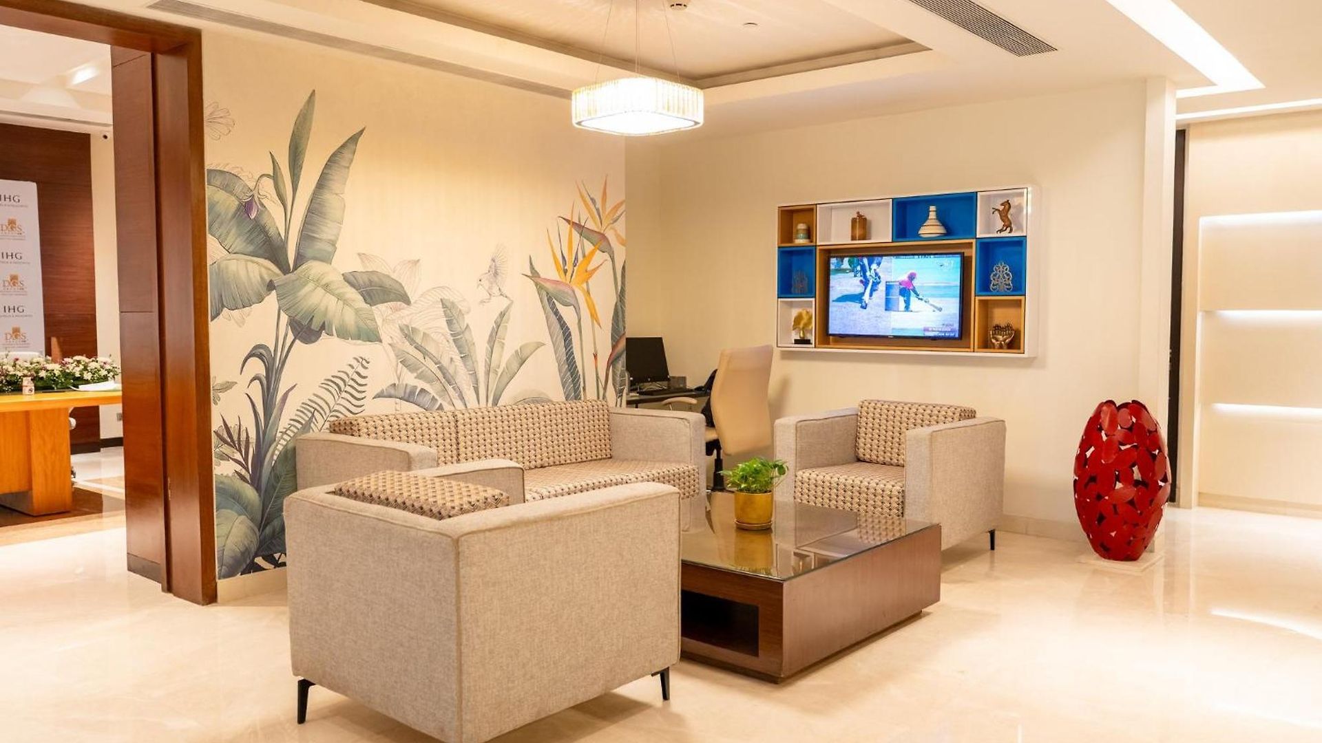 International Airport By Ihg Hotel