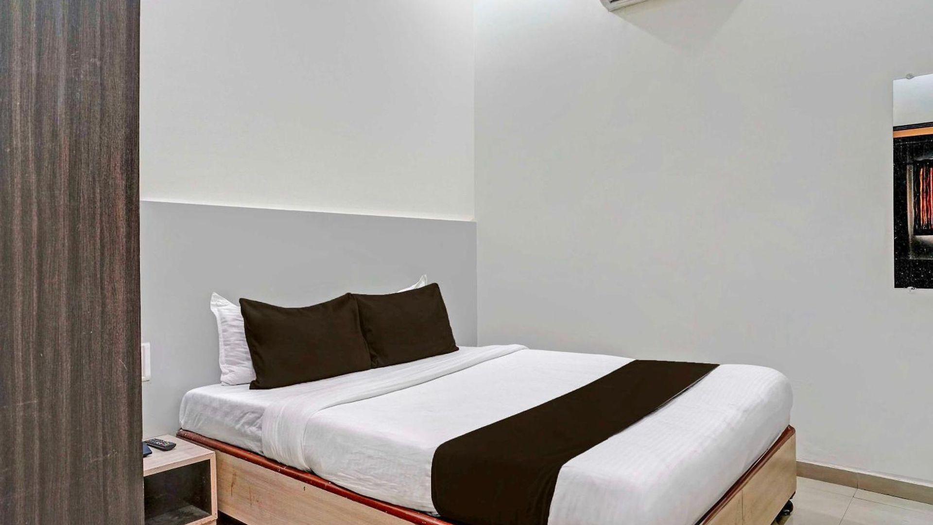 Super O Kailash Park Near Sakinaka Metro Station Hotel