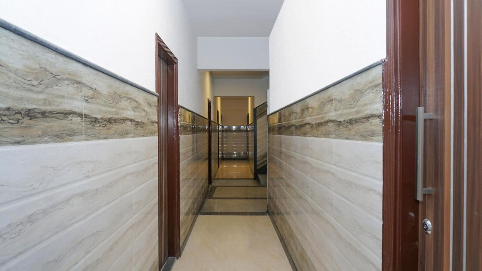 Hotel O Royal Grand Near Chhatrapati Shivaji International Airport 3*