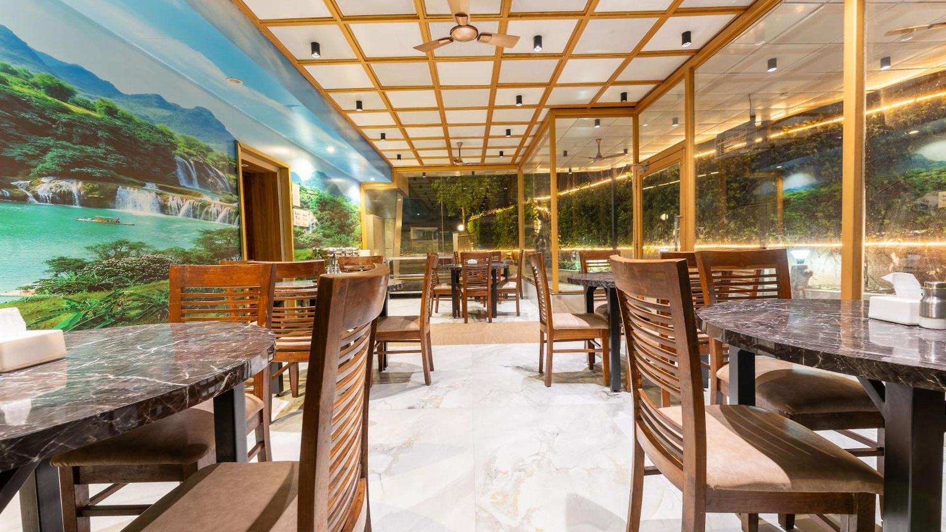 Hotel Treebo Amber International Airport T2
