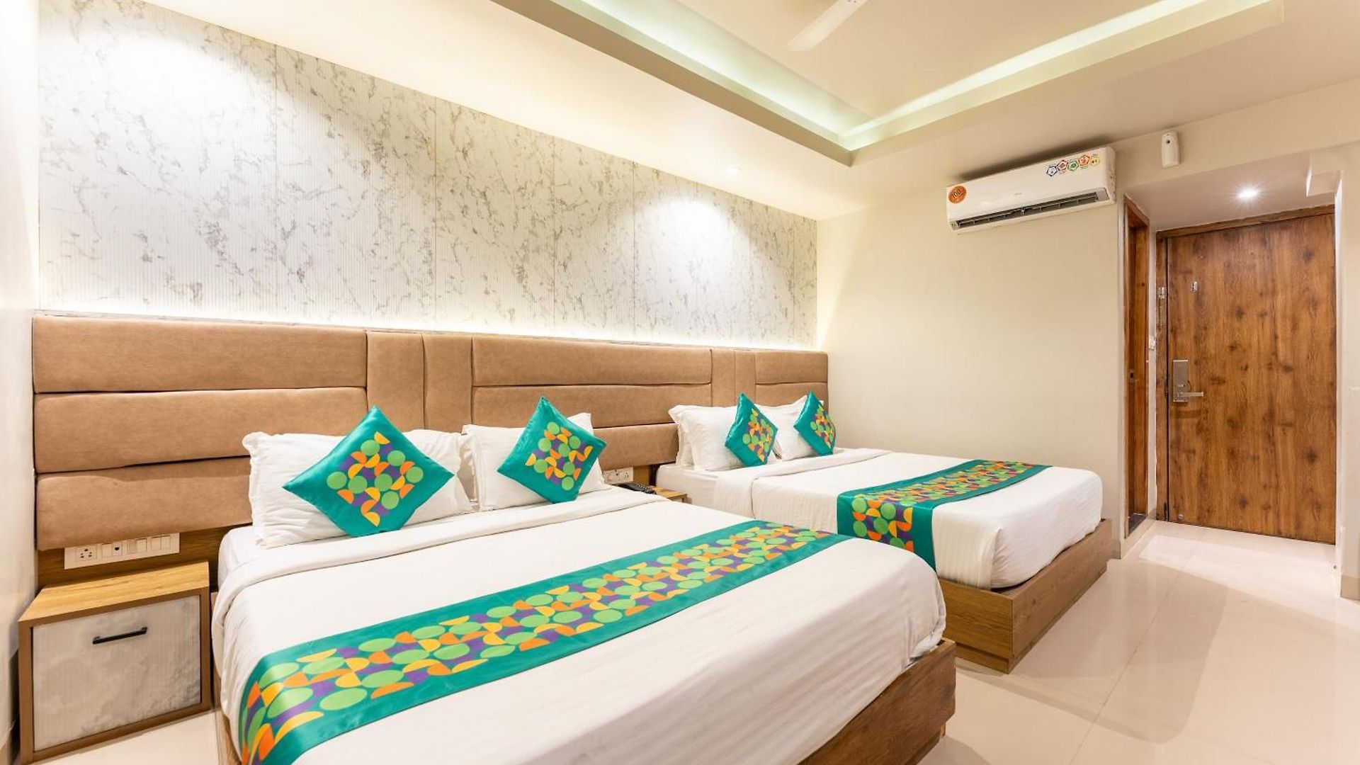 Hotel Treebo Amber International Airport T2