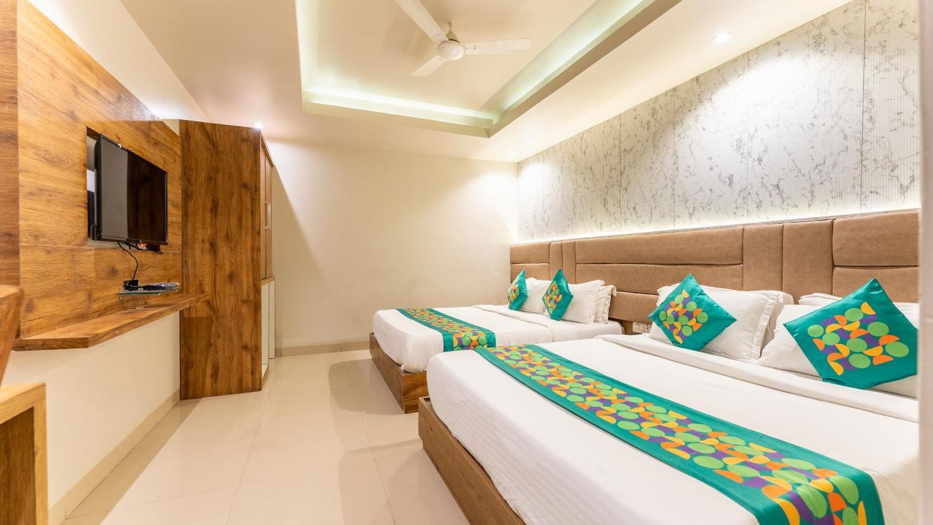 Treebo Amber International Airport T2 Hotel 3*