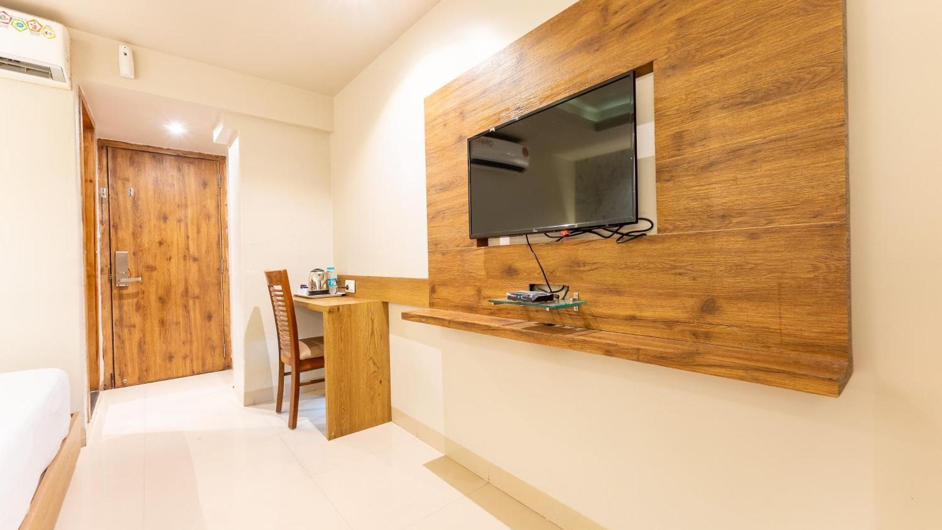 Hotel Treebo Amber International Airport T2 3*