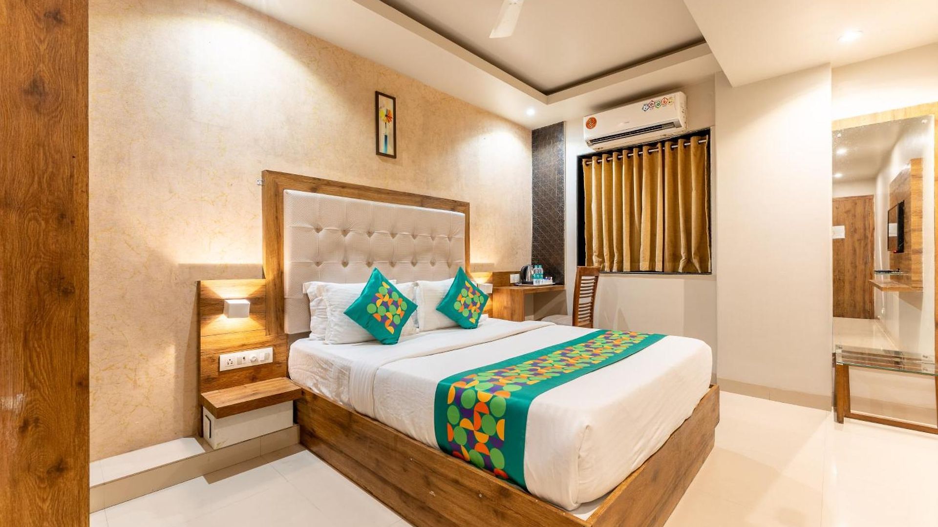 Treebo Amber International Airport T2 Hotel