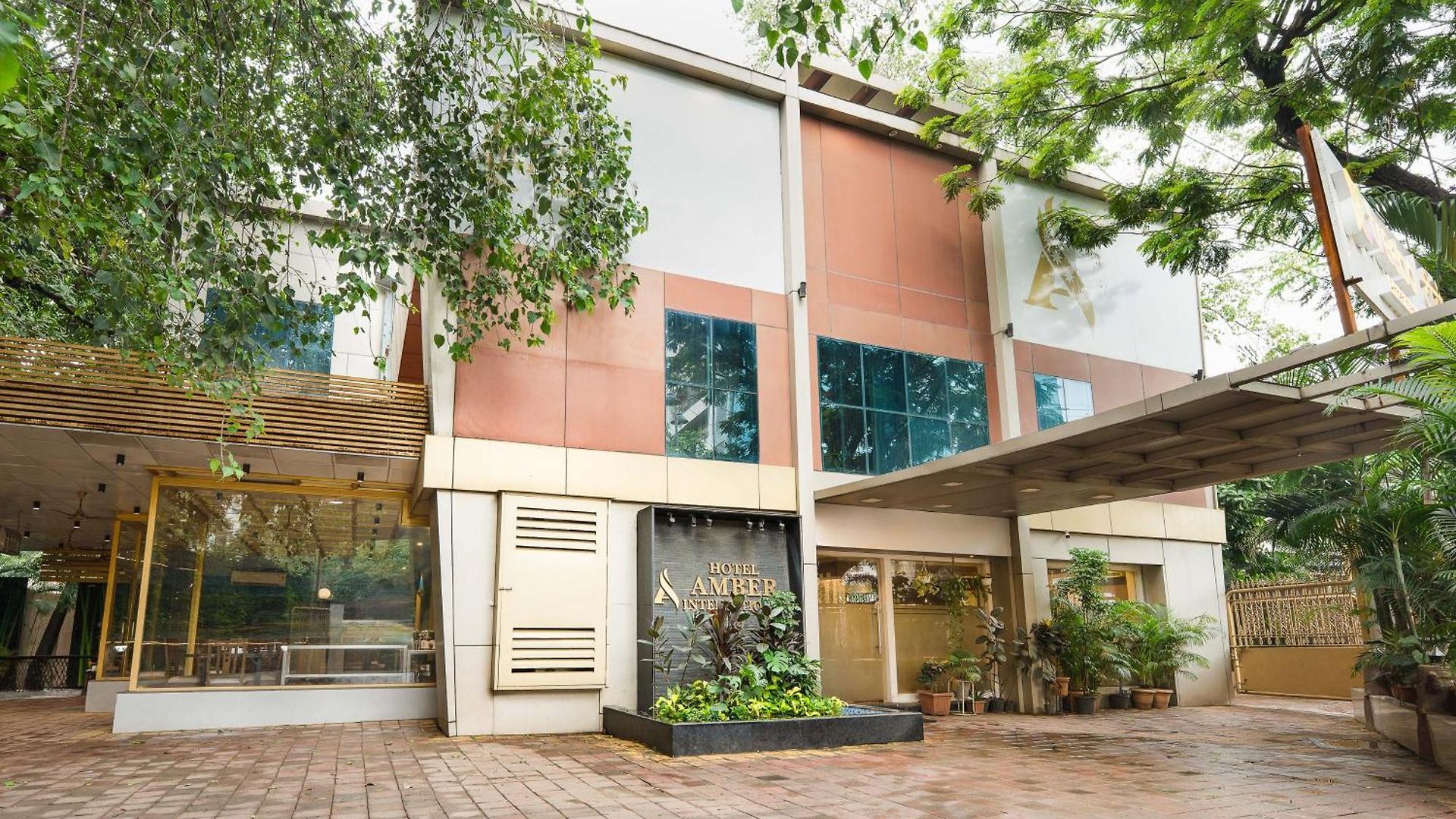 Hotel Treebo Amber International Airport T2 3*