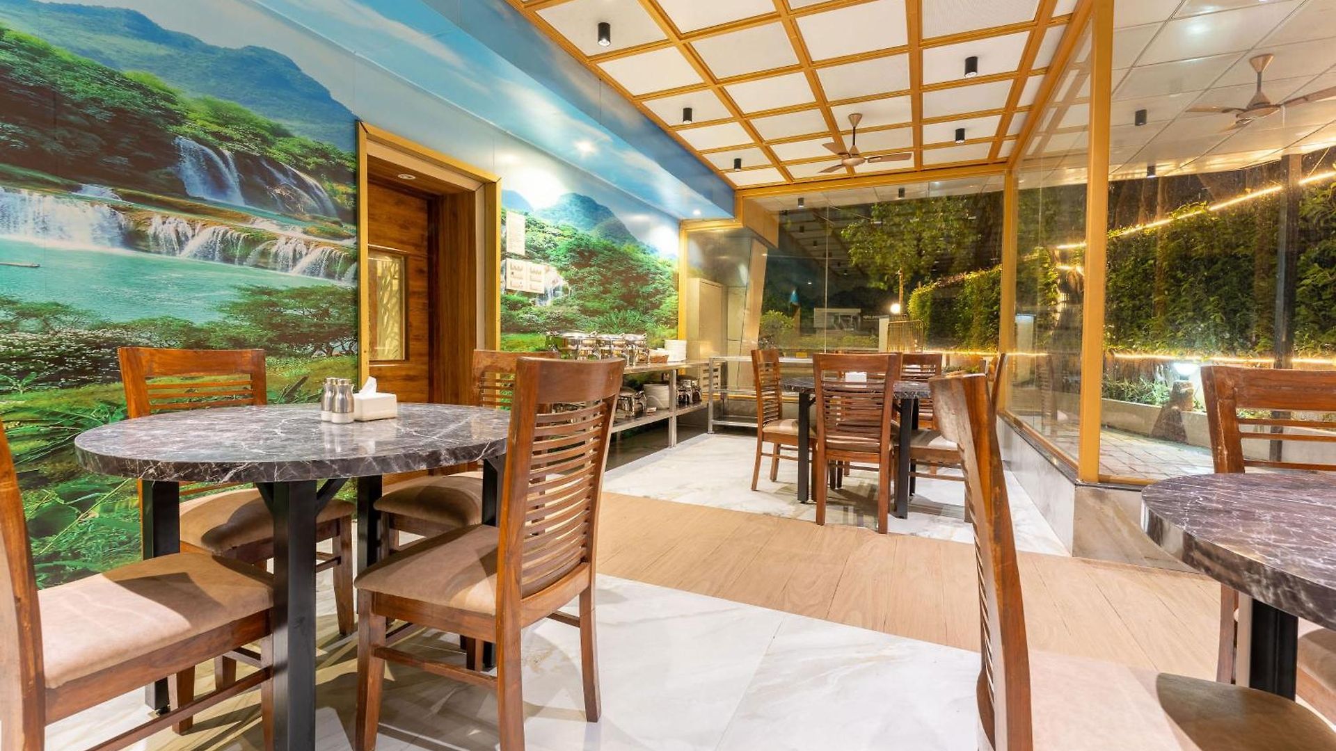 Hotel Treebo Amber International Airport T2