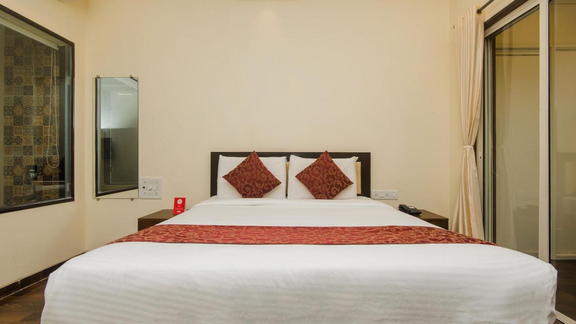 O Divine Residency Near Phoenix Marketcity Hotel 3*