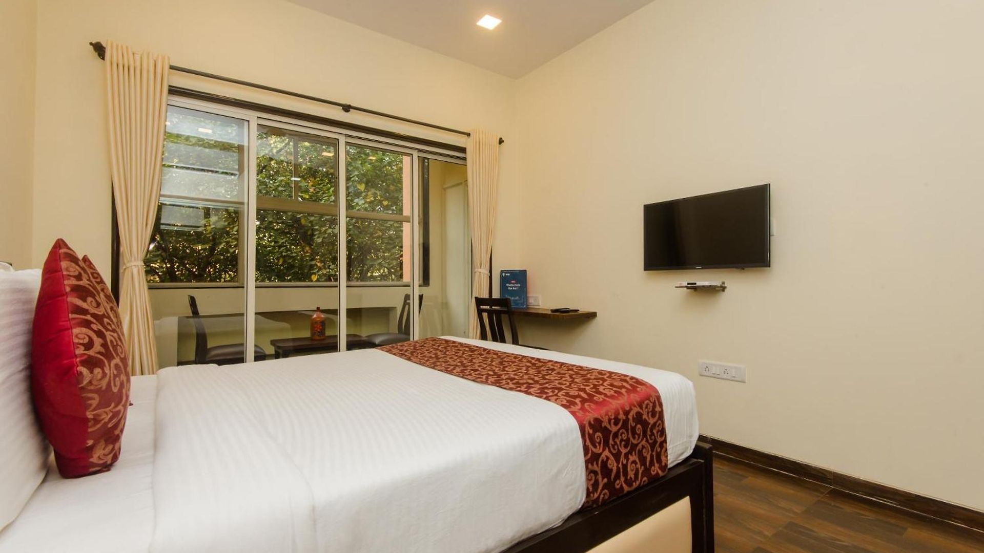 Hotel O Divine Residency Near Phoenix Marketcity Mumbai