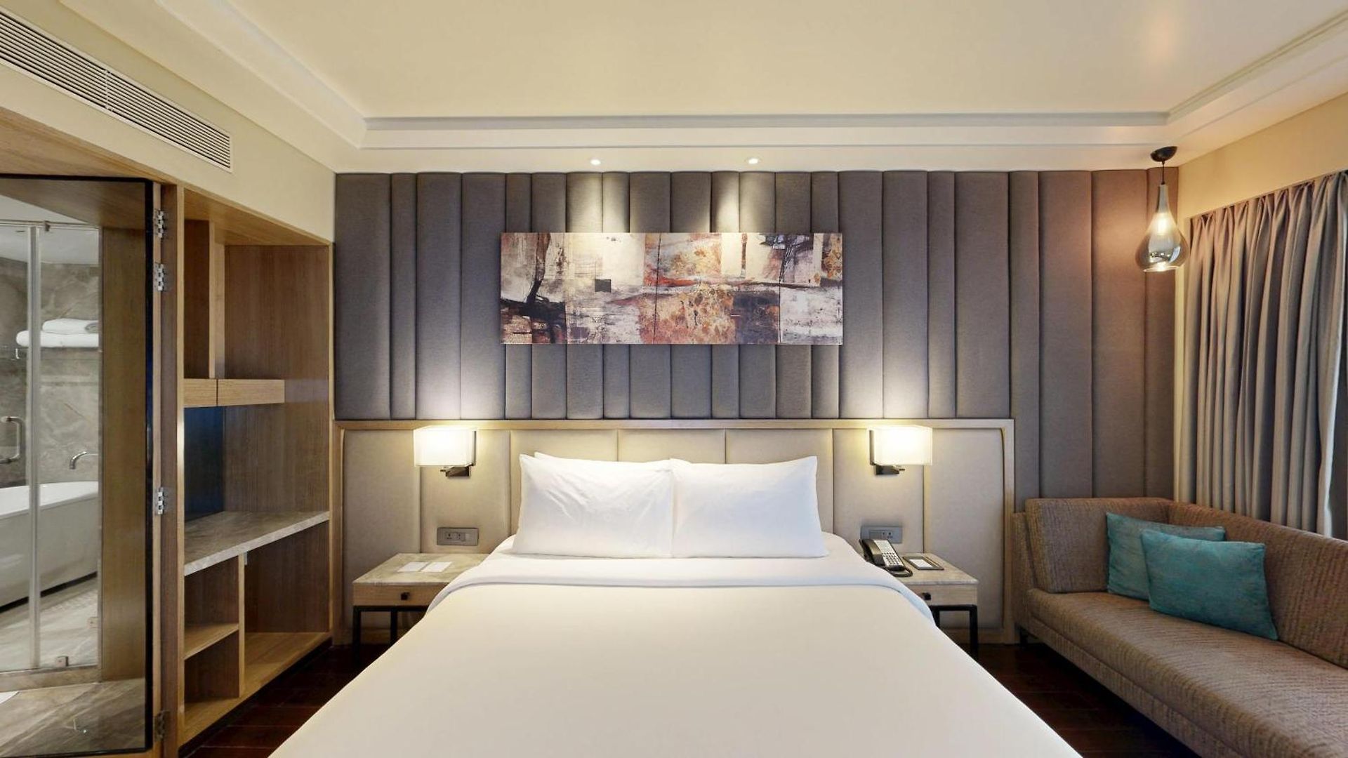 Radisson Andheri Midc 5*