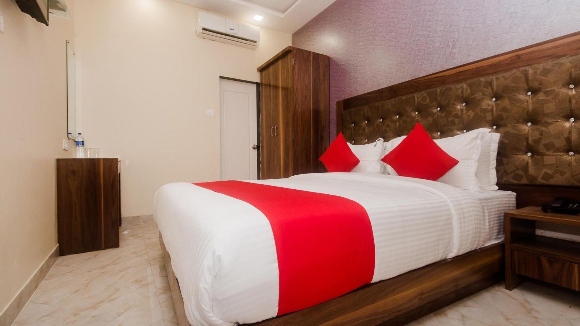 Hotel O Greenforest Near Airport Road Metro Station