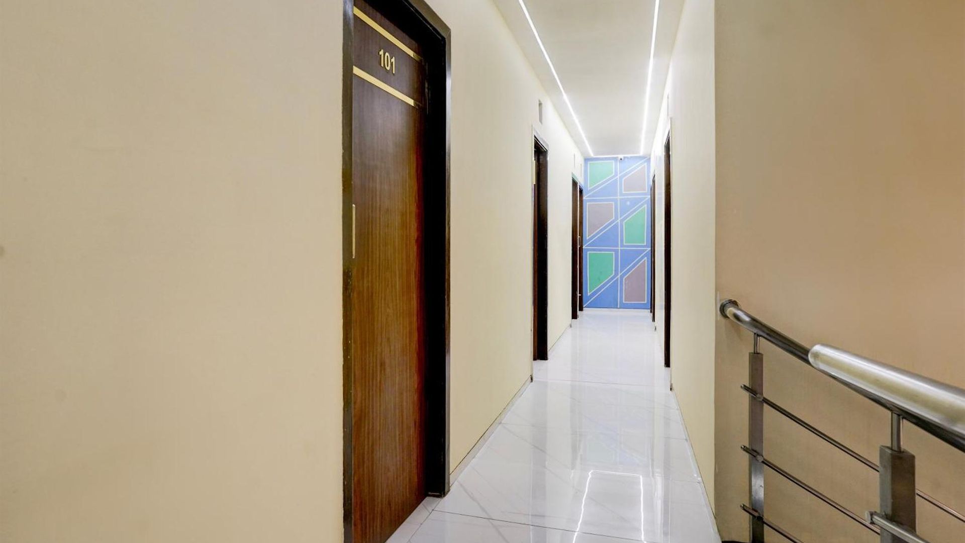 Hotel Super Oyo O Powai 4*