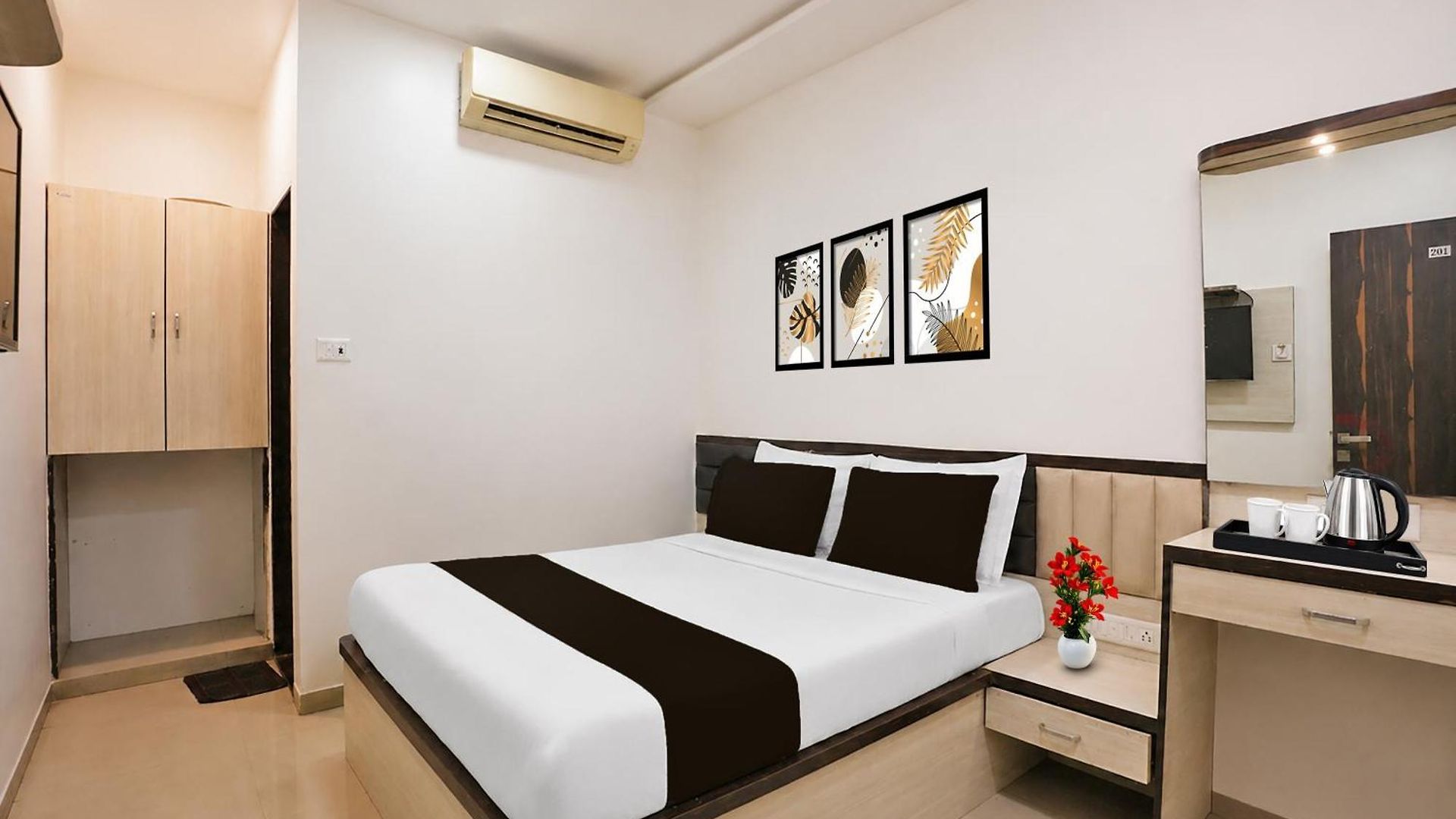 Collection O Kurla Bkc Formerly Golden Tulipz