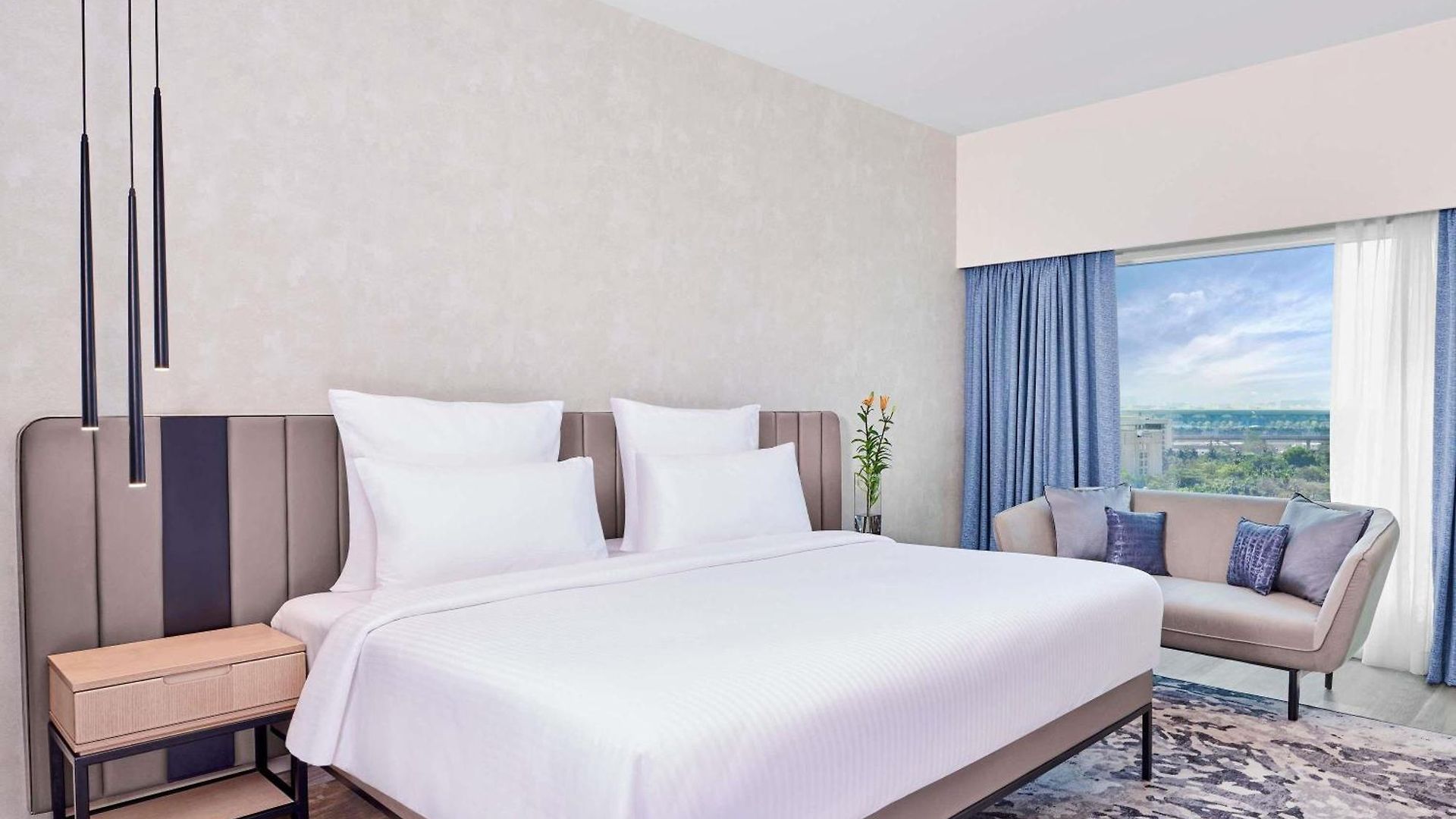 Hotel Novotel International Airport 5*
