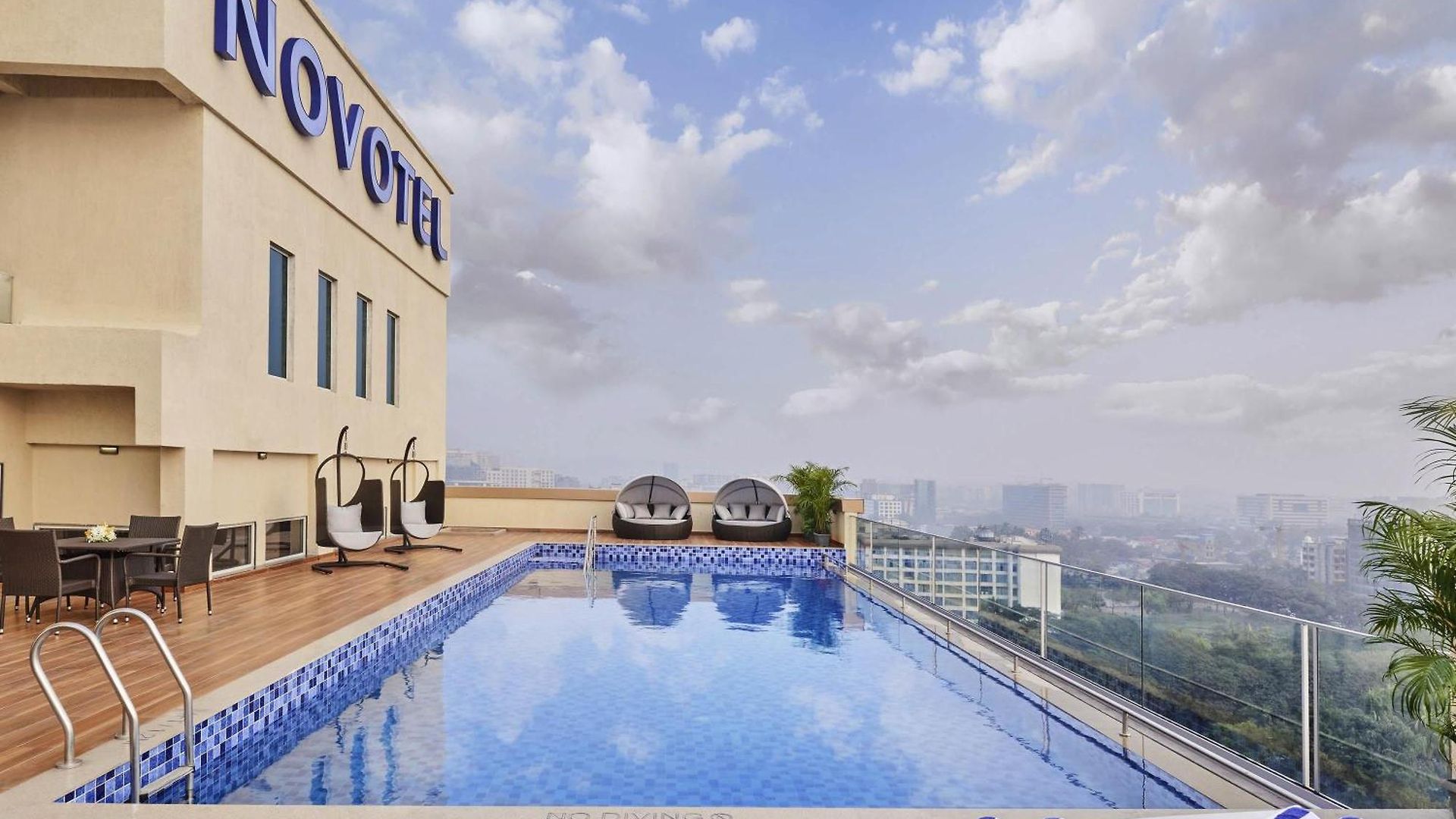 Novotel International Airport 5*