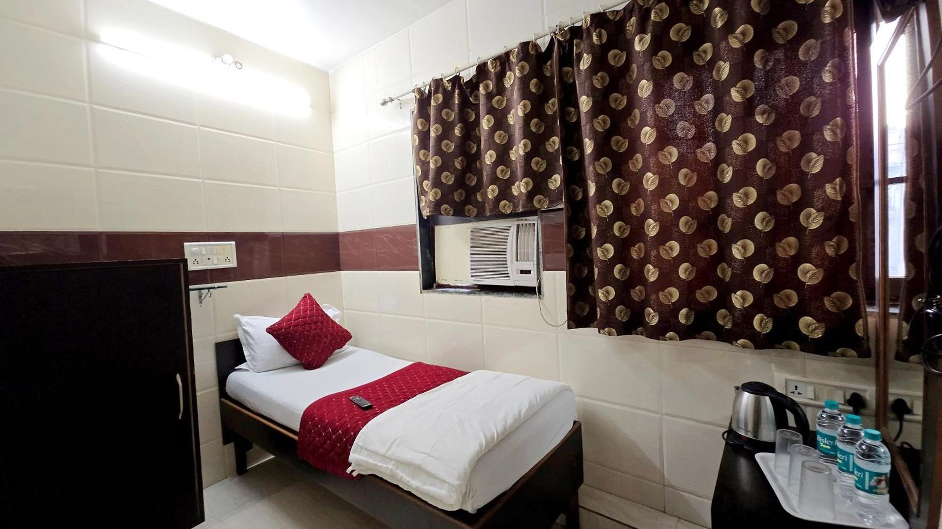 Hotel Fabhotel Kamal
