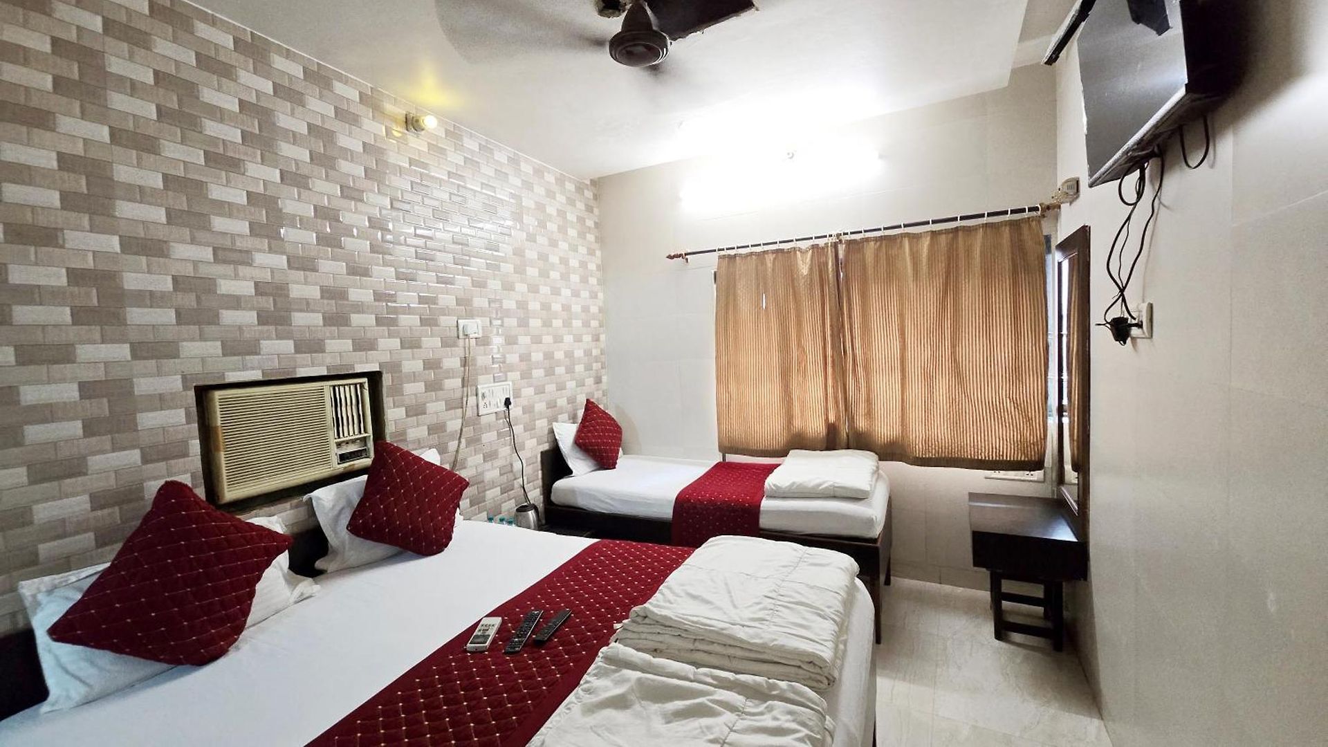 Hotel Fabhotel Kamal Mumbai