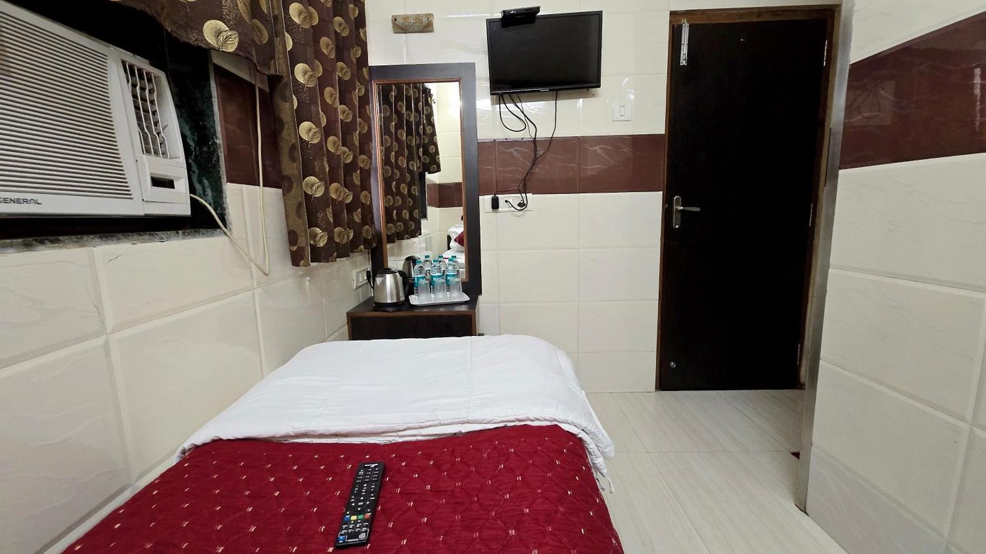 Hotel Fabhotel Kamal