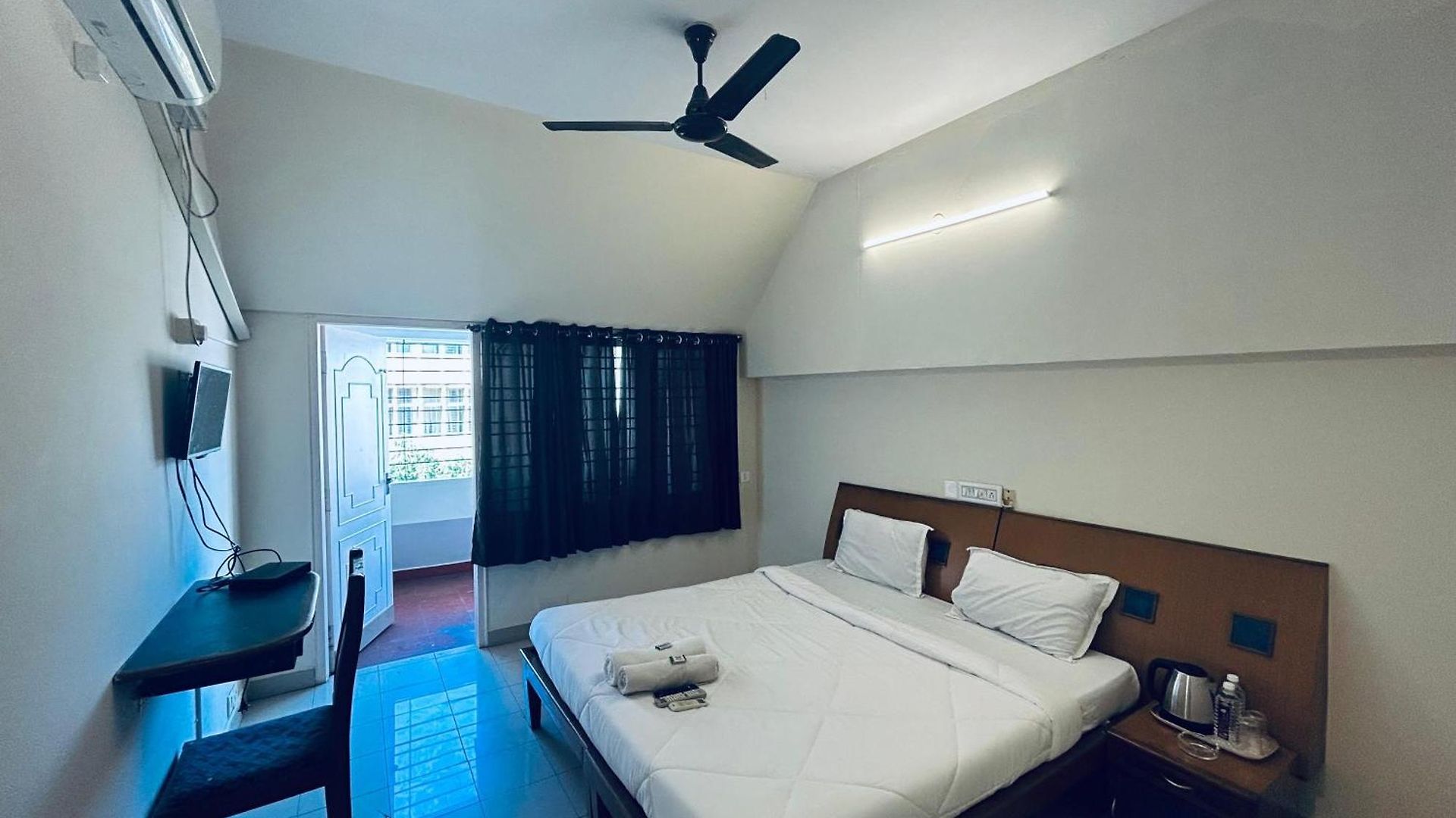 Iham Paradise Hotel Mumbai