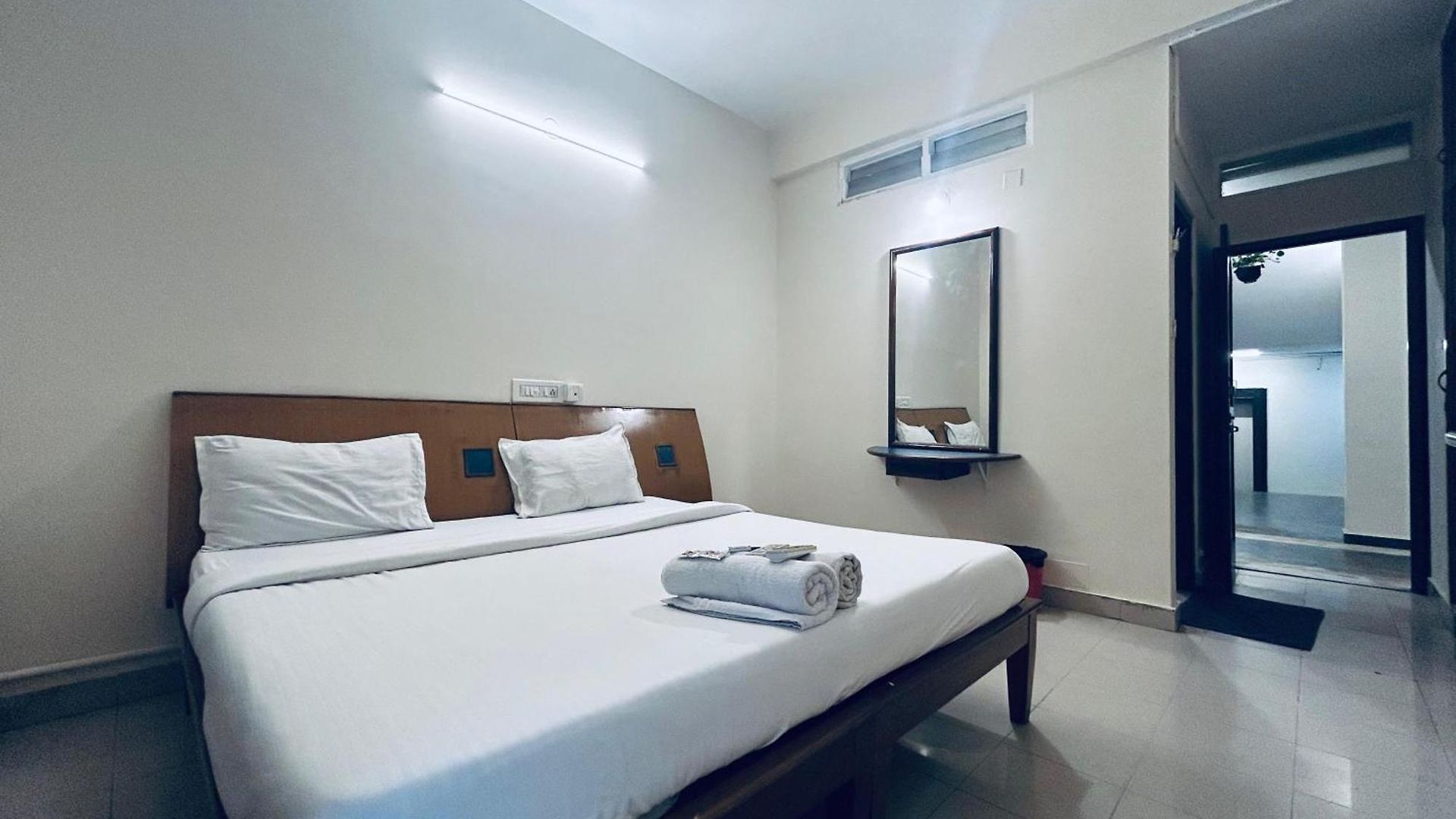 Iham Paradise Hotel 2*