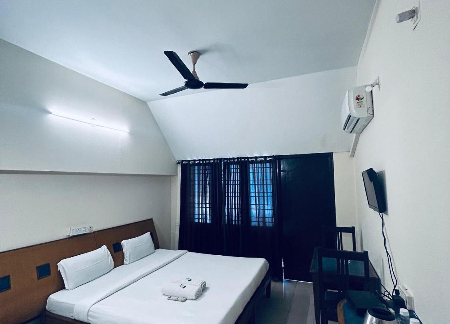 Hotel Iham Paradise Mumbai