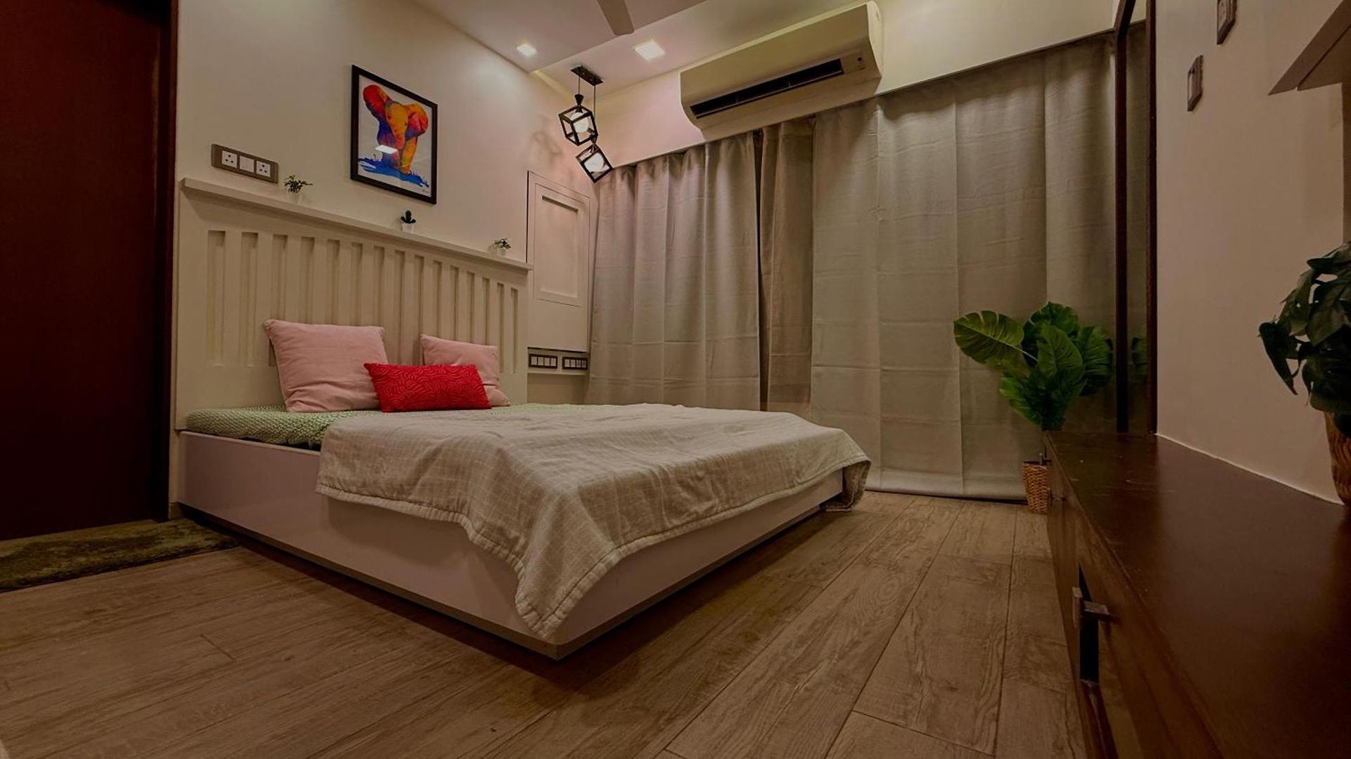 Sea Breeze Suite, Juhu Apartment