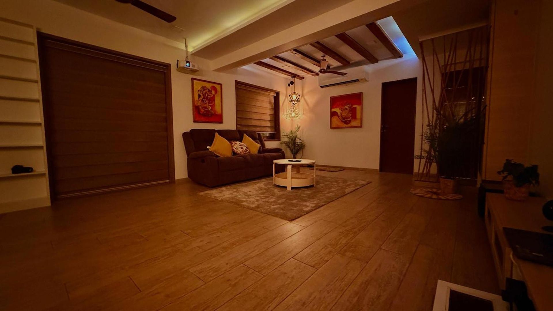 Sea Breeze Suite, Juhu Apartment *