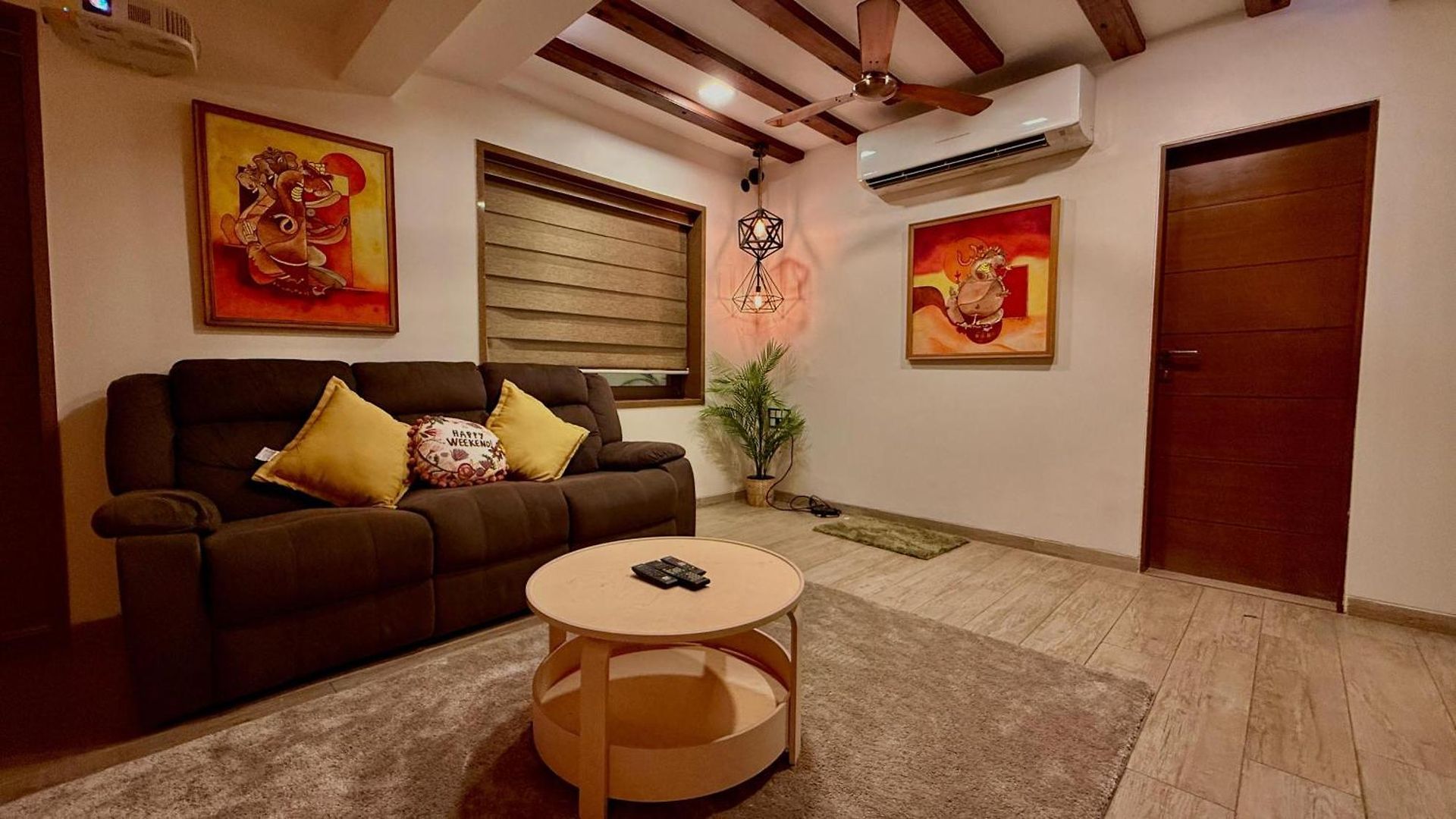 Sea Breeze Suite, Juhu Apartment