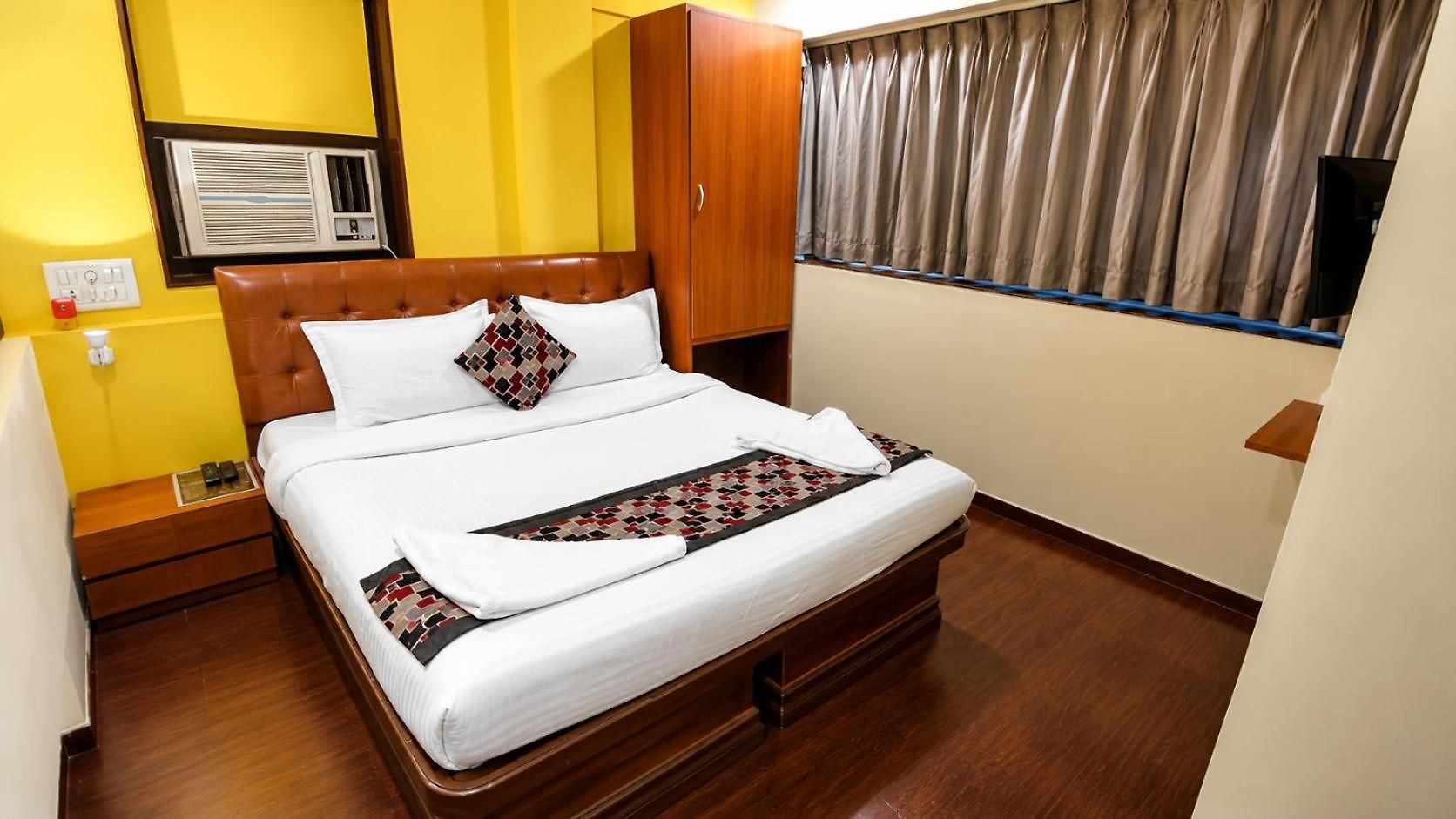 Glitz Jayshree - Nr Airport Mumbai