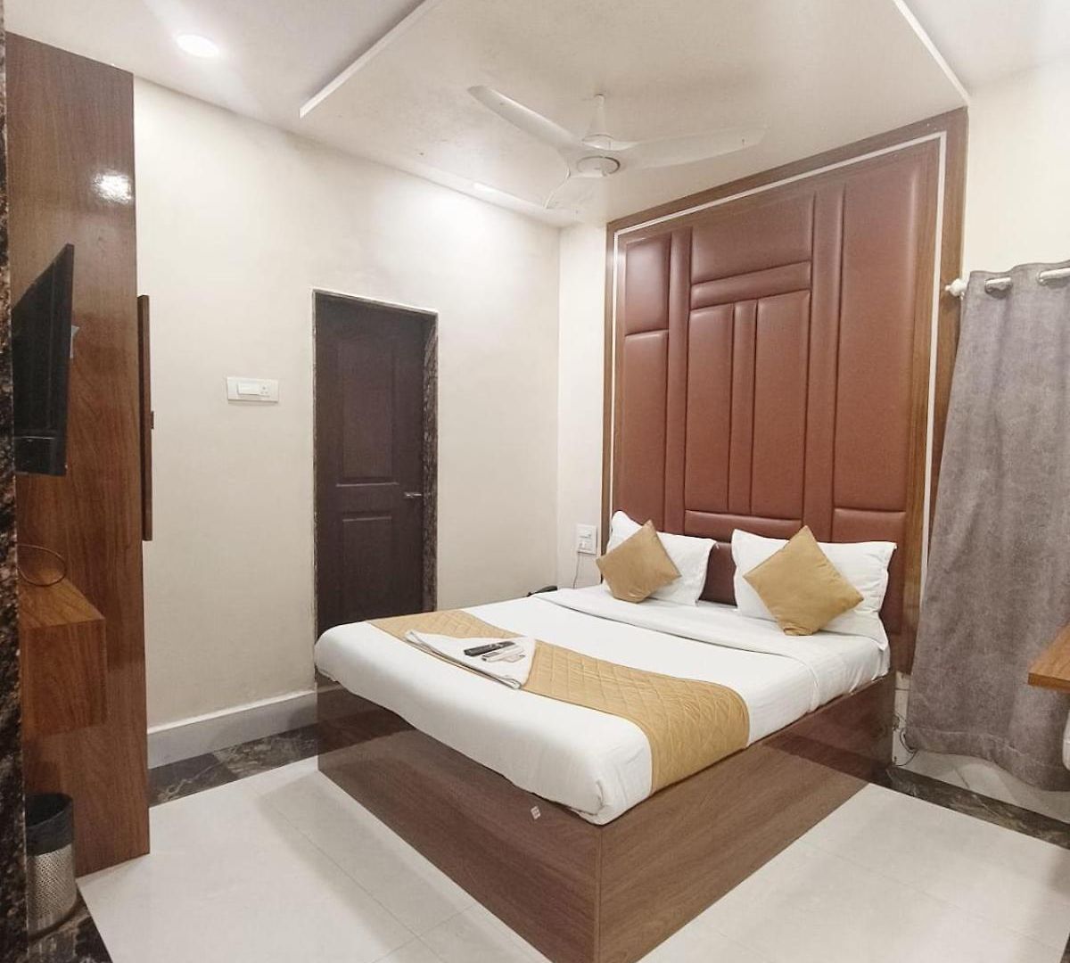 Hotel Eldoria Palace - Near Us Consulate & Bkc