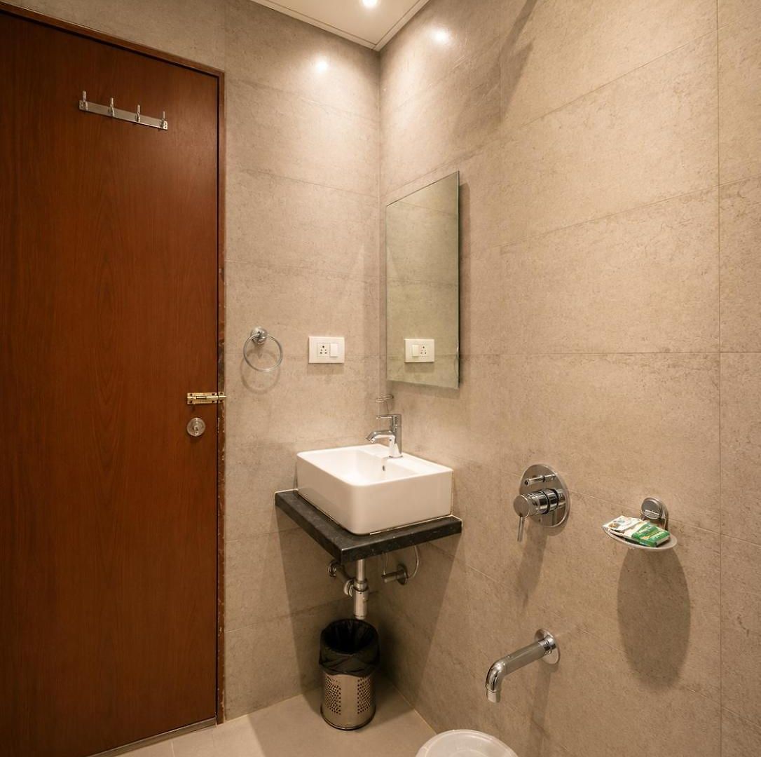 Liwa - Nr Nesco & International Airport Hotel 3*
