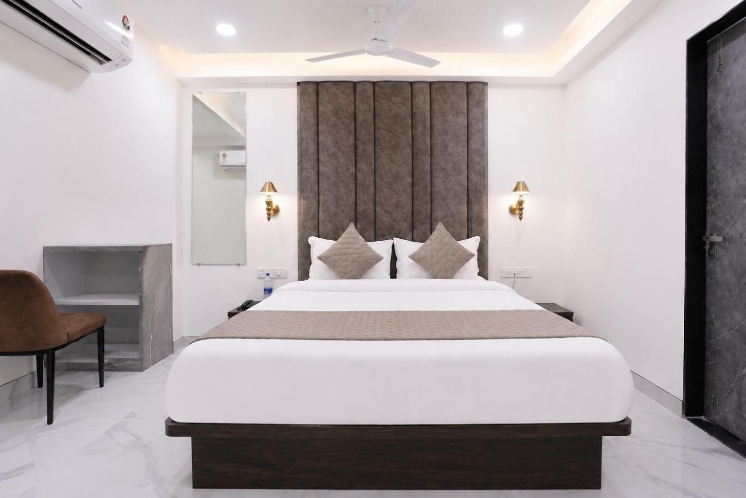 Byland International Andheri Hotel