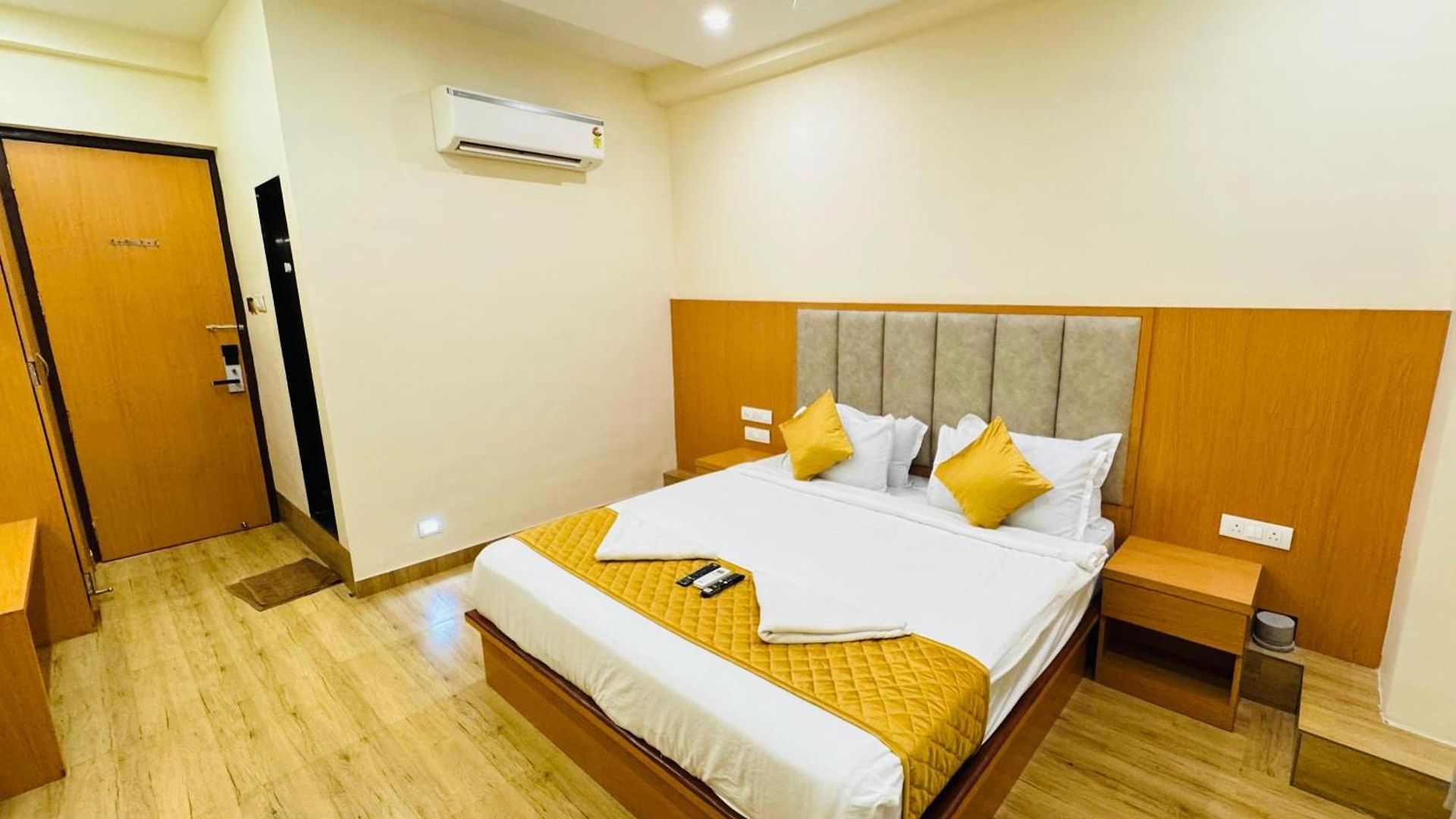 Breeze Bay Bkc - Near Us Embassy Hotel 3*
