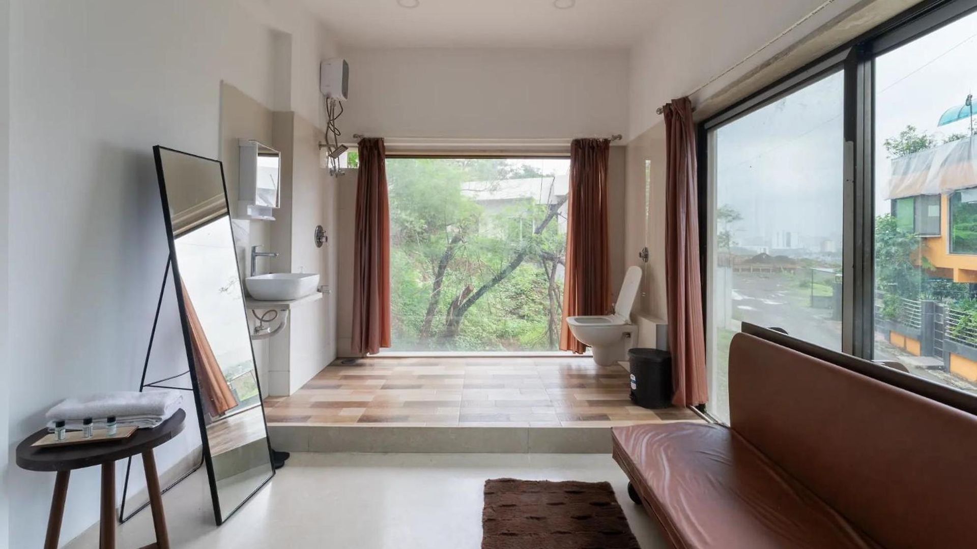 Whispering Stones 4bhk Modern Spacez With Indoor Bar * Mumbai