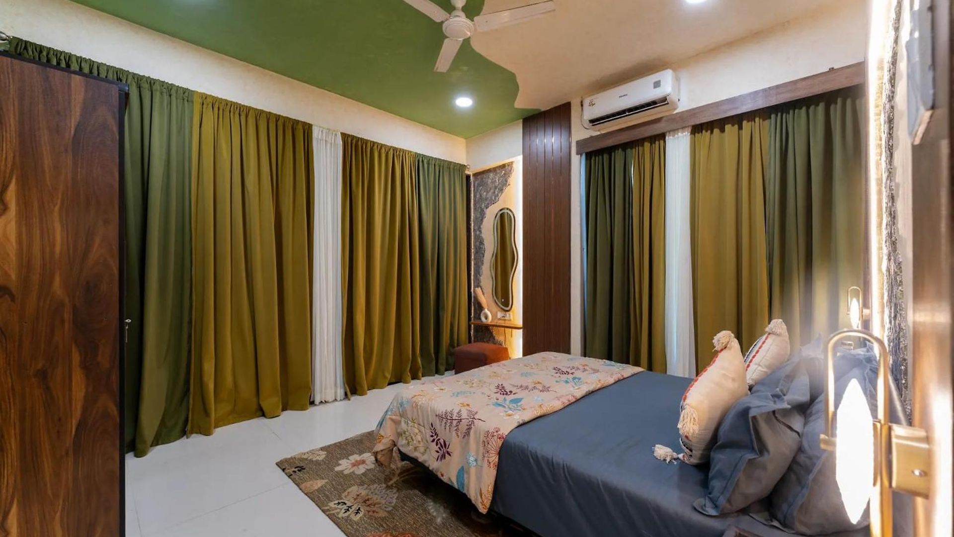 Whispering Stones 4bhk Modern Spacez With Indoor Bar *
