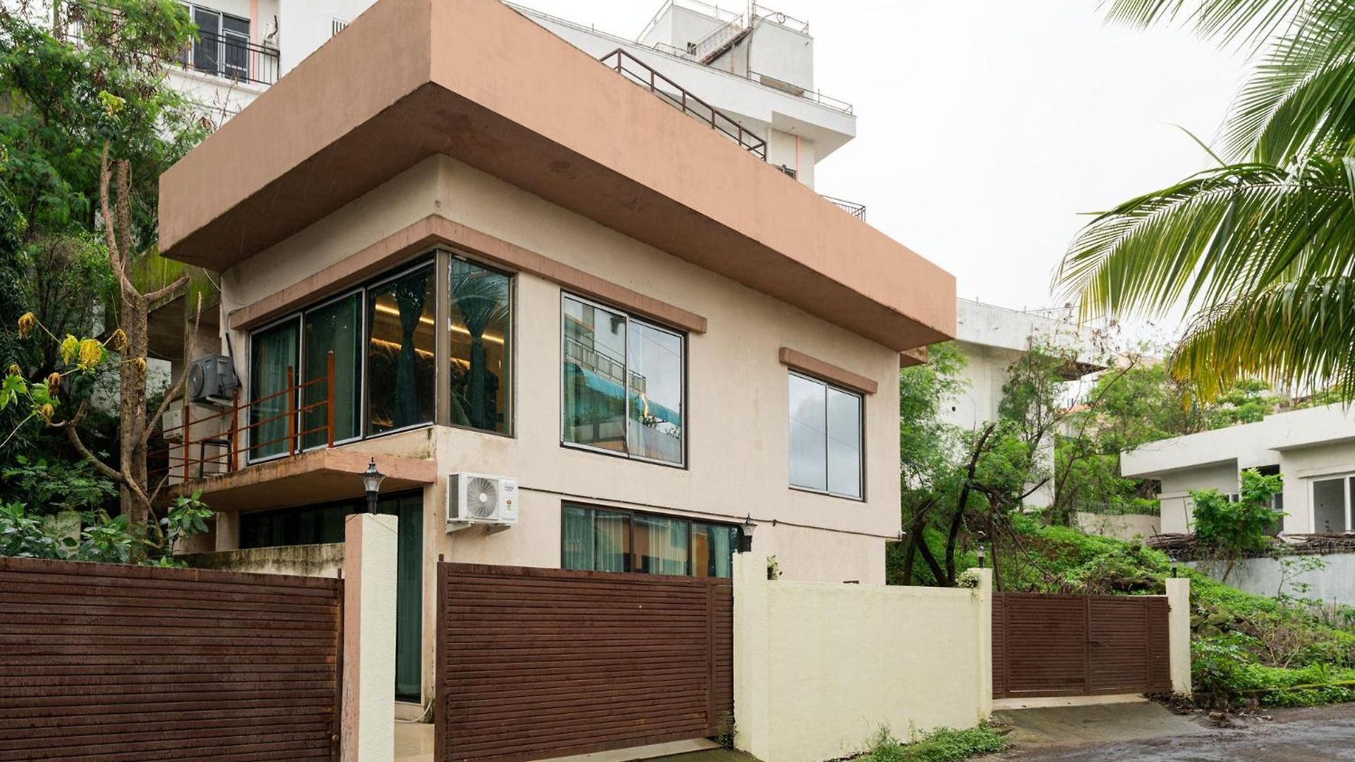 Villa Whispering Stones 4bhk Modern Spacez With Indoor Bar Mumbai