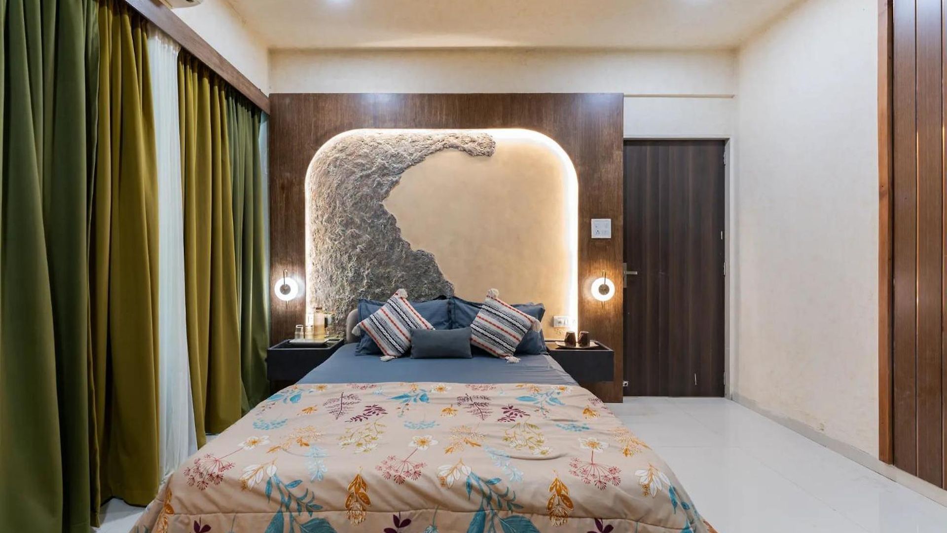 Whispering Stones 4bhk Modern Spacez With Indoor Bar