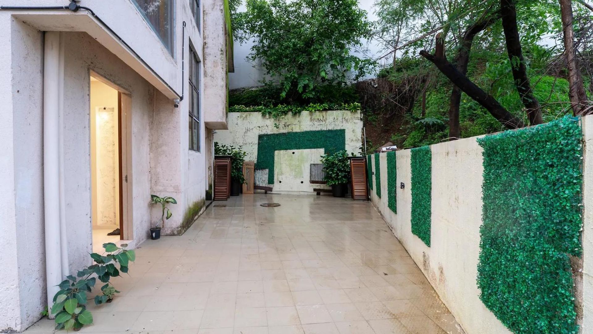 Whispering Stones 4bhk Modern Spacez With Indoor Bar Villa *