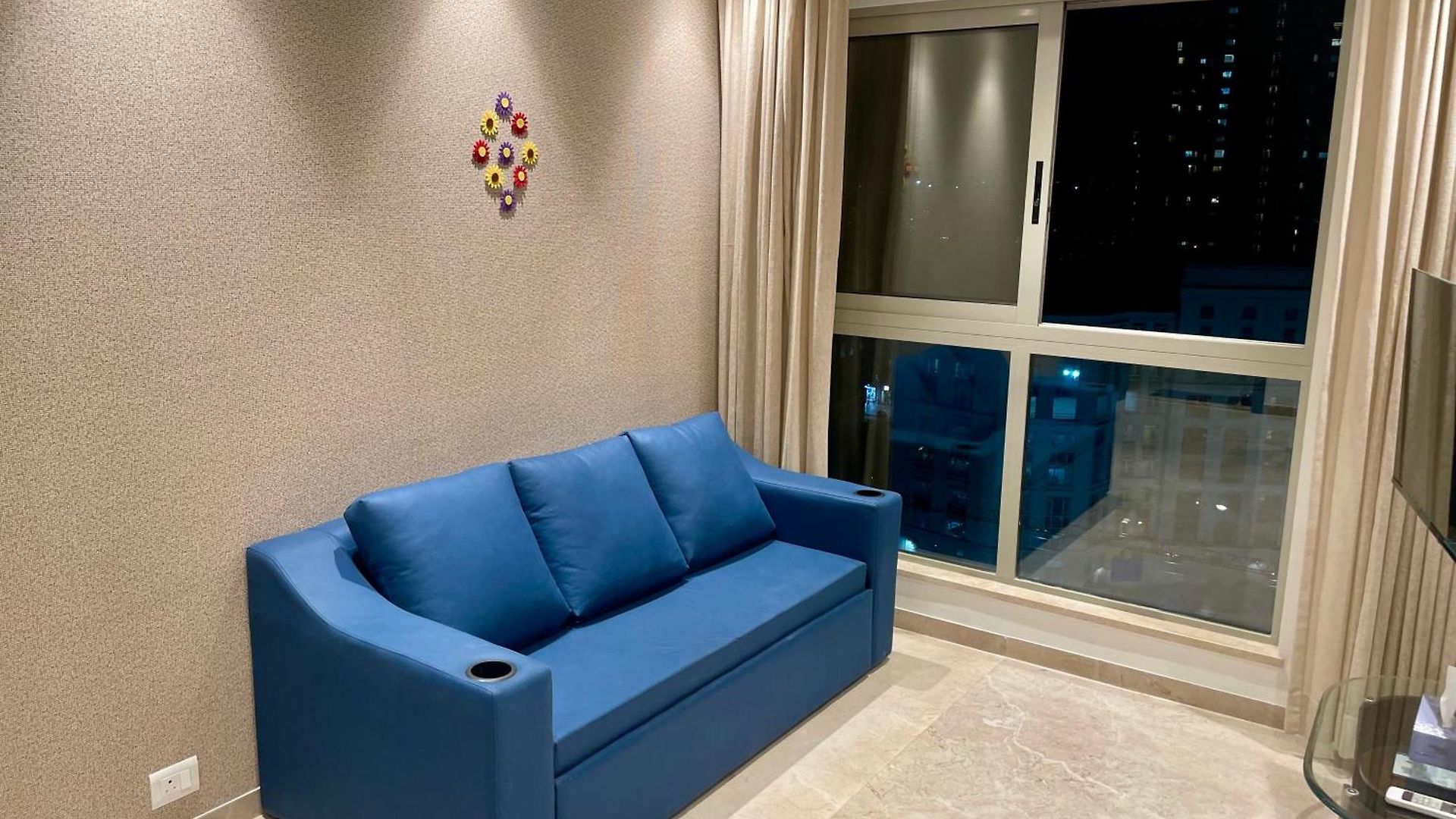 A Embassy 1 Bhk In Hiranandani Powai * Mumbai